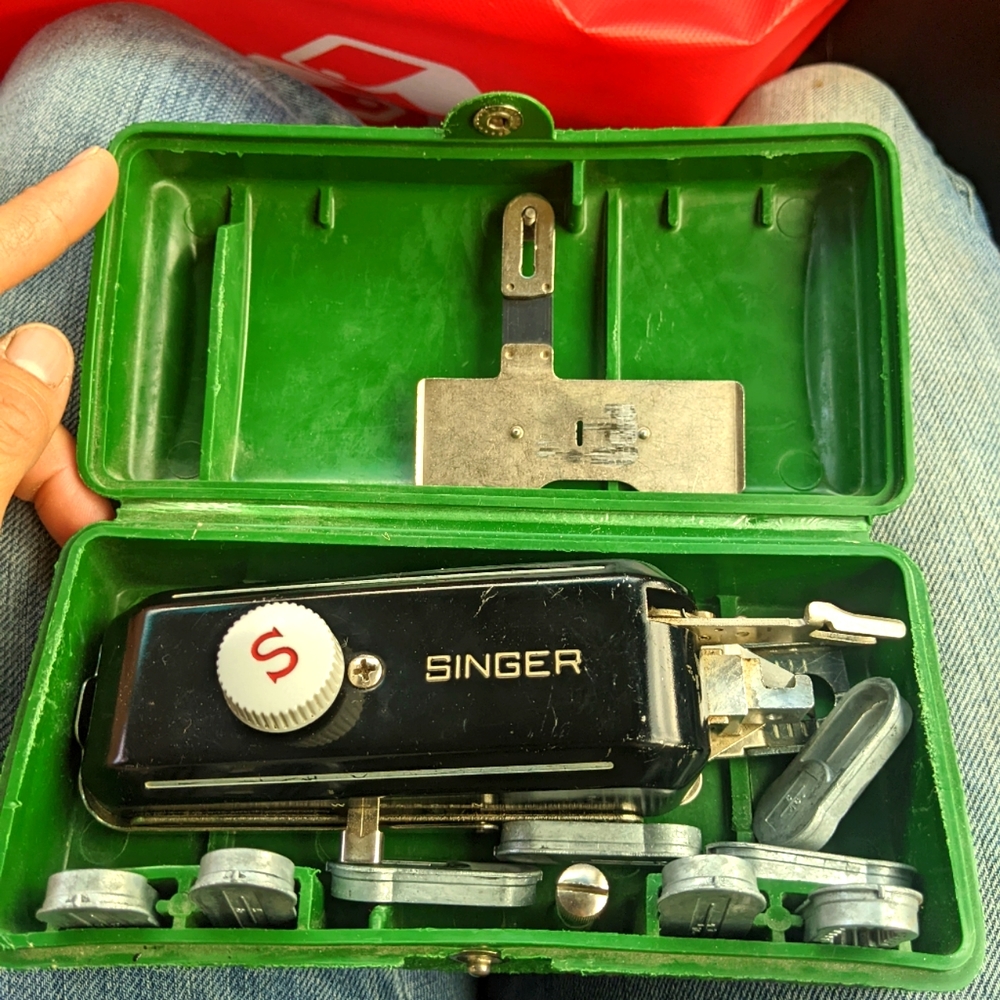 Vintage Singer Handheld Button hole attachment Sewing Machine black, used